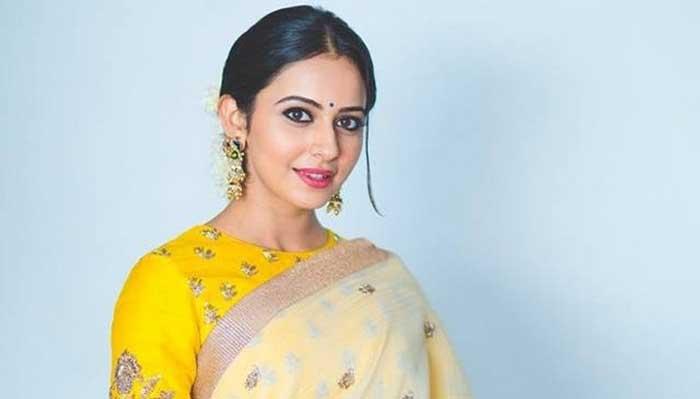 Rakul Not In Road Meeda?