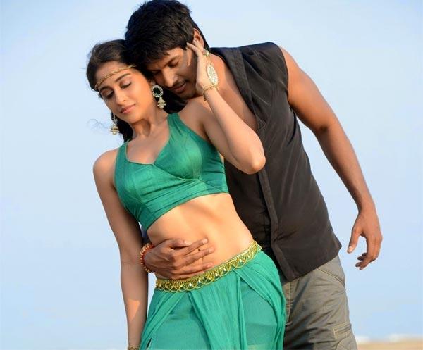 Kajal Forwards Bikini Offer To Regina!