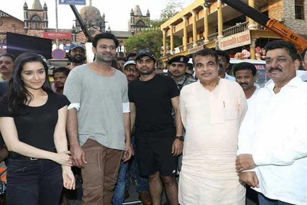 Union Minister Catches Saaho Pair