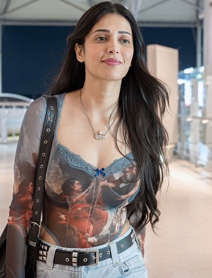 Shruthi Haasan Awaiting Strong Role For Comeback