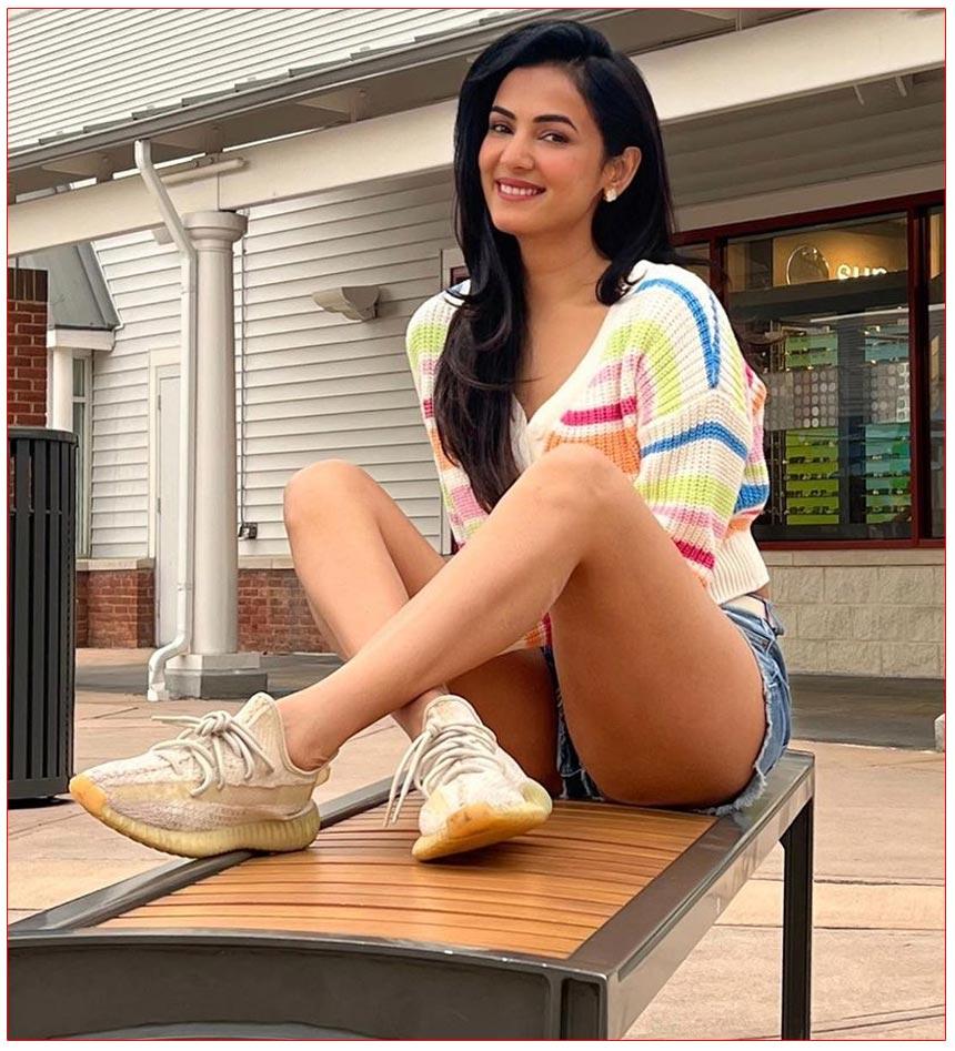 Sonal Chauhan Turns Raunchy In Rainbow Colors