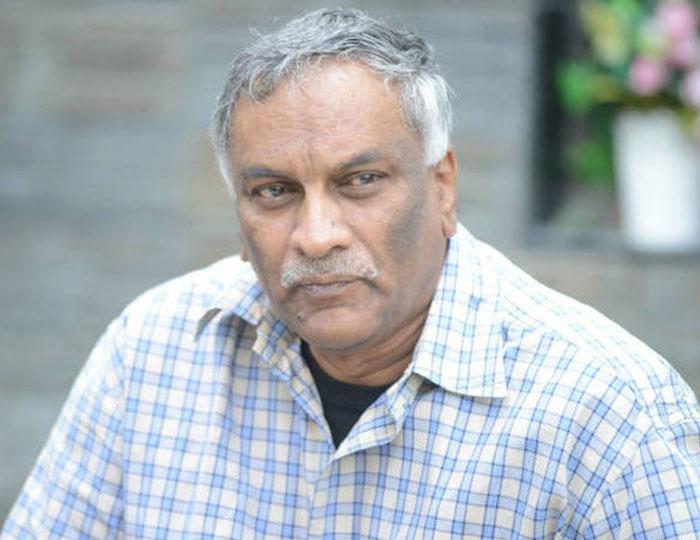 Humiliating Comments to Tammareddy on Sye Raa