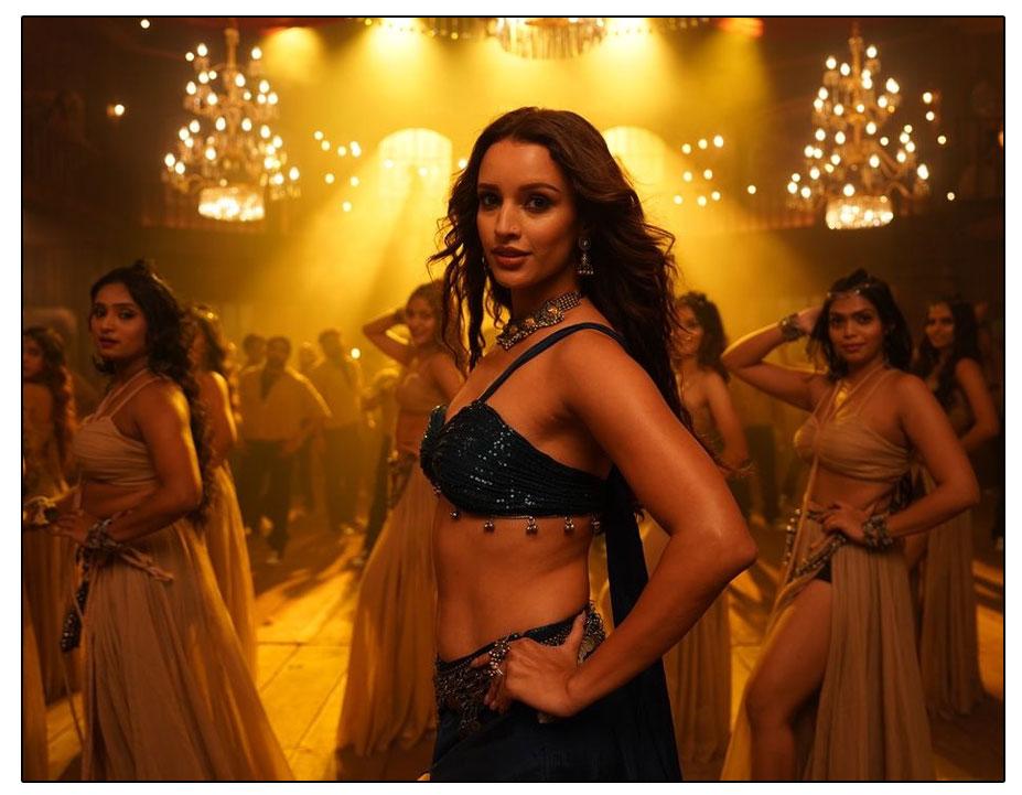 Tripti Dimri Turns Sensuous In Bhool Bhulaiyaa 3