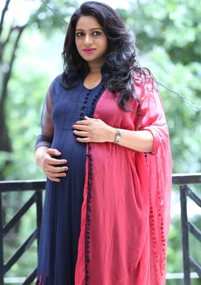 Udayabhanu Twin Pregnancy Pic!
