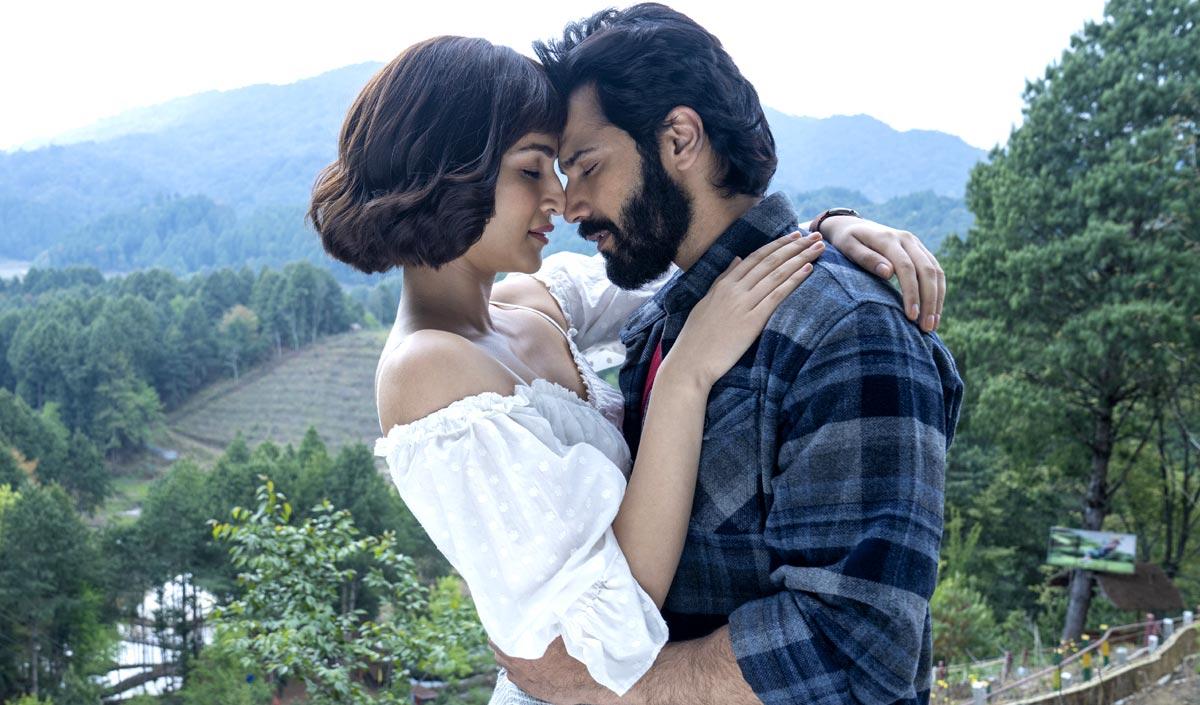 Varun-Kriti Charming Chilipi Varaale..