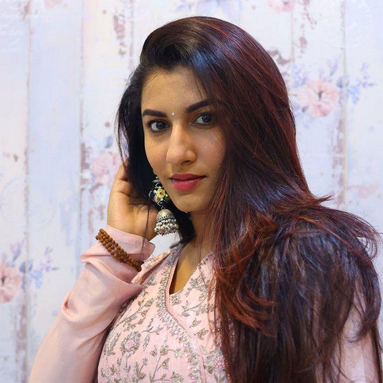 Vishnu Priya complains against online harassment