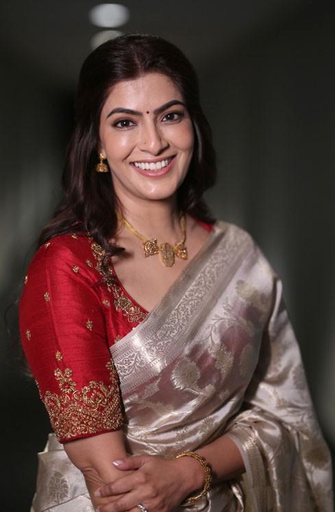 Varalaxmi Sarathkumar Photos