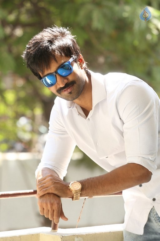 Aadhi Pinisetty Photos - 15 / 21 photos