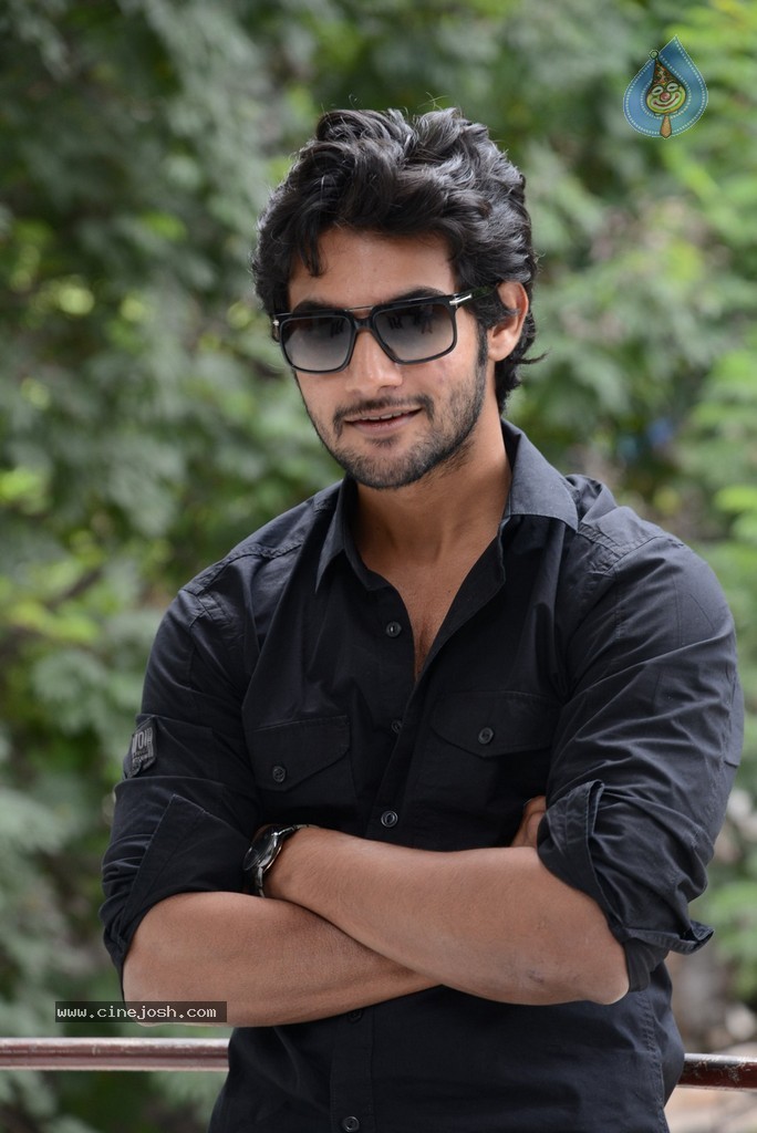 Aadi New Stills - 16 / 44 photos