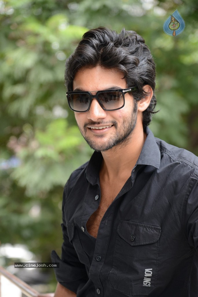 Aadi New Stills - 26 / 44 photos