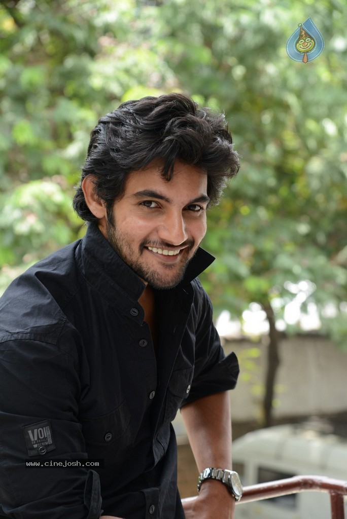 Aadi New Stills - 31 / 44 photos