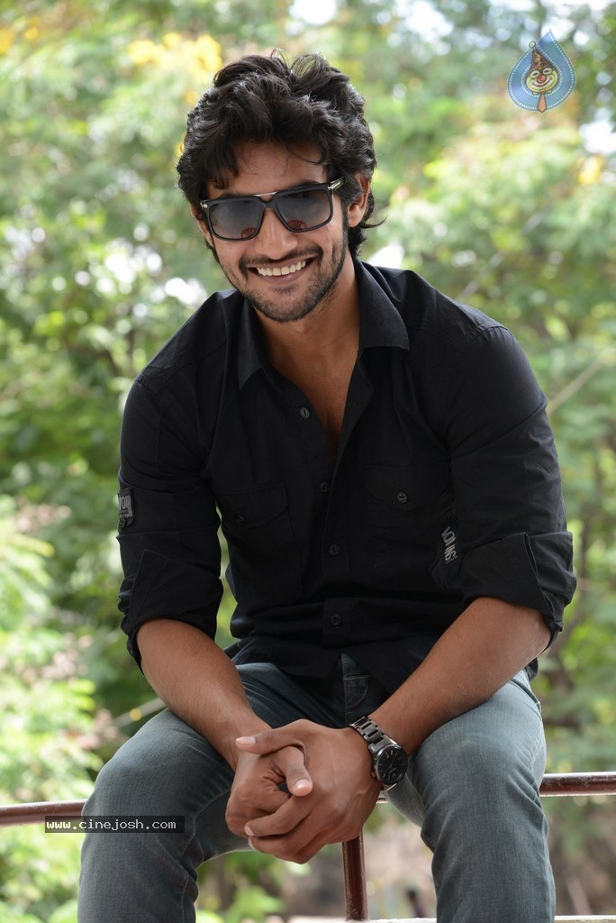 Aadi New Stills - 32 / 44 photos