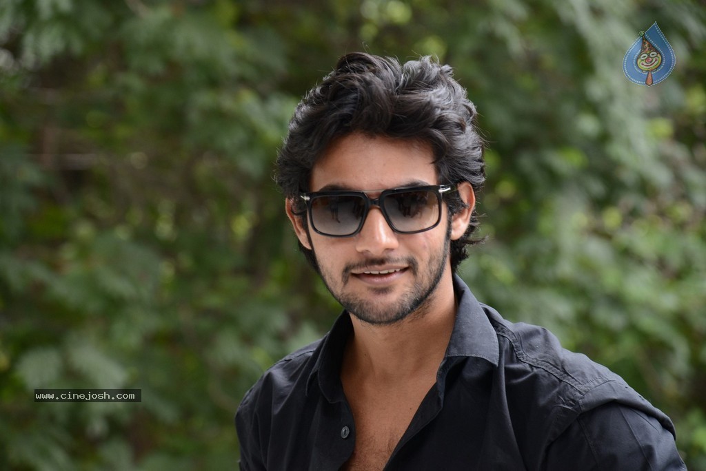 Aadi New Stills - 39 / 44 photos