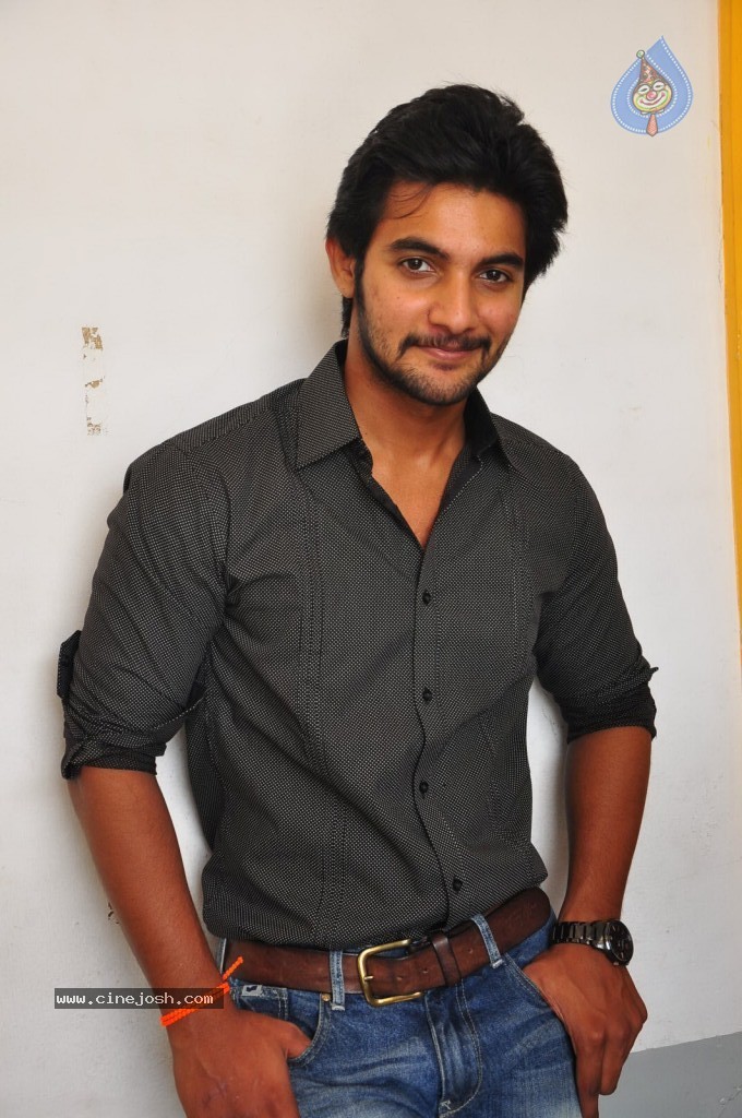 Aadi Stills - 11 / 41 photos