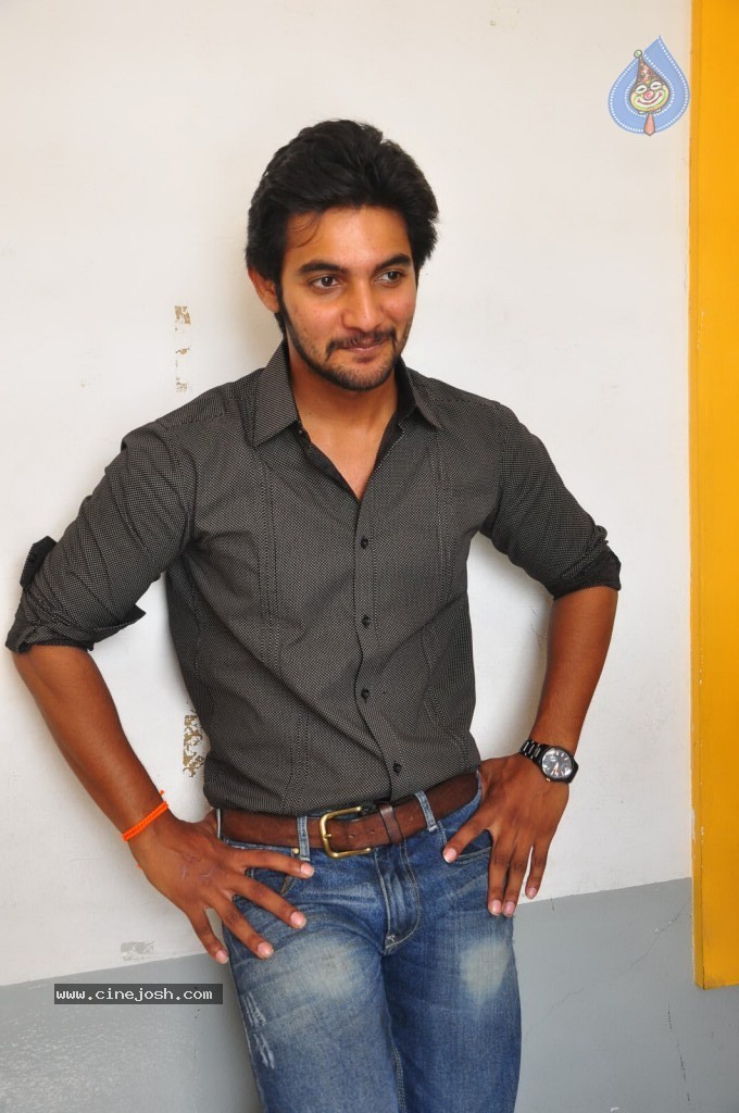 Aadi Stills - 17 / 41 photos