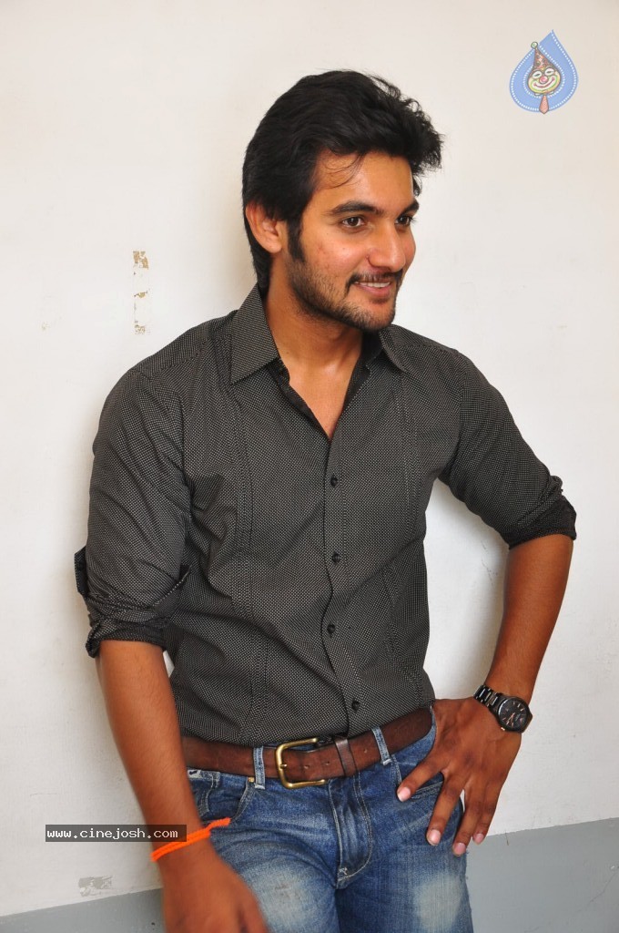 Aadi Stills - 27 / 41 photos