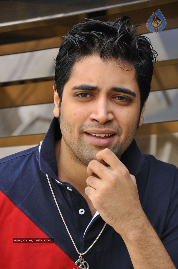 Adivi Sesh Stills - 24 / 33 photos