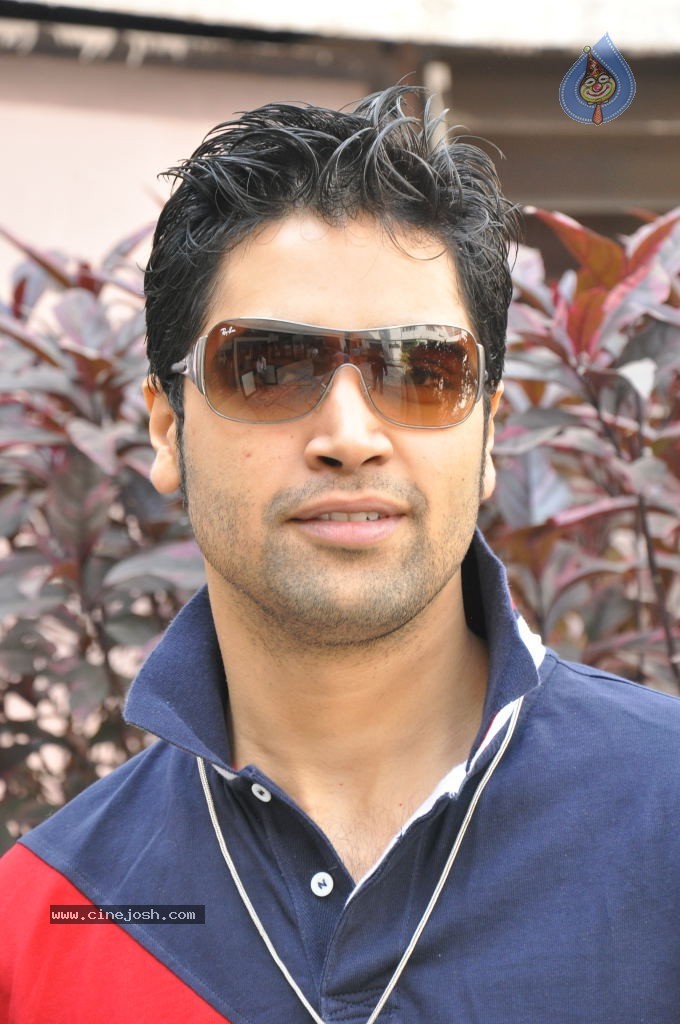 Adivi Sesh Stills - 31 / 33 photos