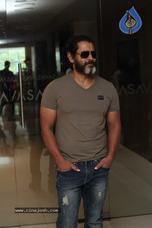 Chiyaan Vikram Interview - 24 / 33 photos