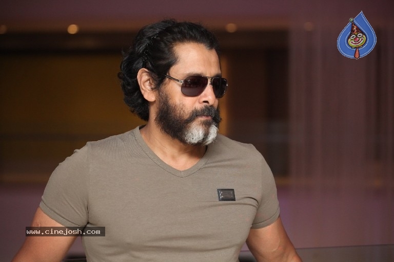 Chiyaan Vikram Interview - 25 / 33 photos