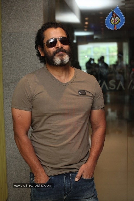 Chiyaan Vikram Interview - 27 / 33 photos