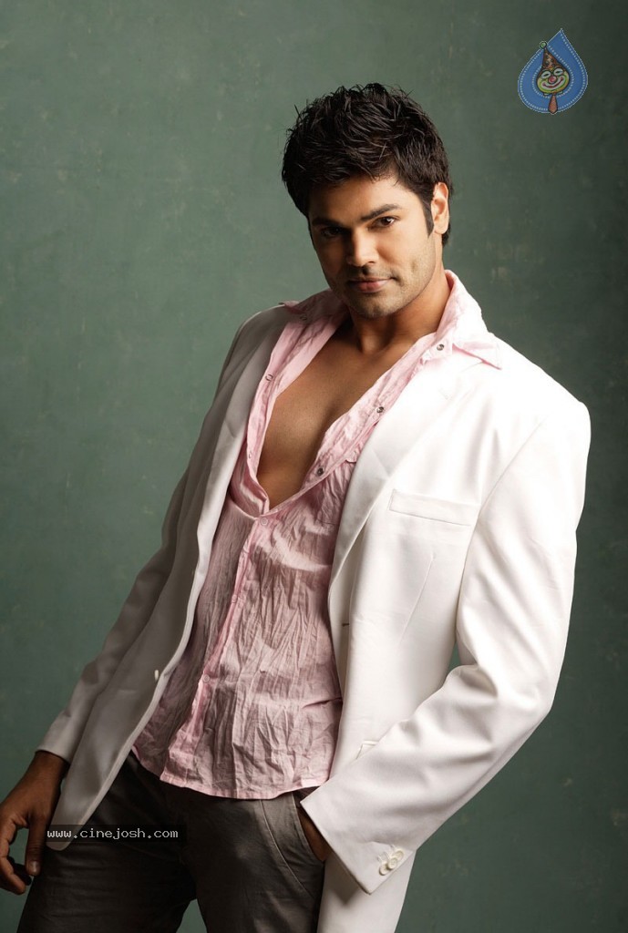 Ganesh Venkatraman Stills in Dhamarukam - 51 / 64 photos