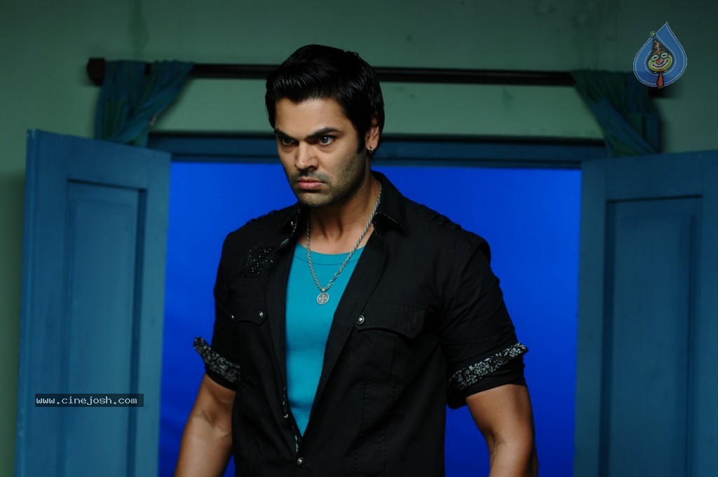 Ganesh Venkatraman Stills in Dhamarukam - 58 / 64 photos