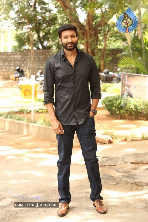 Gopichand New Stills - 11 / 20 photos