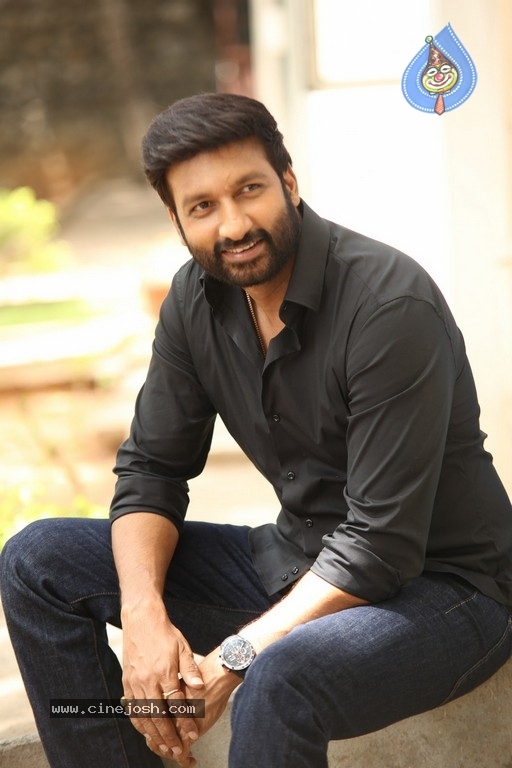 Gopichand New Stills - 12 / 20 photos