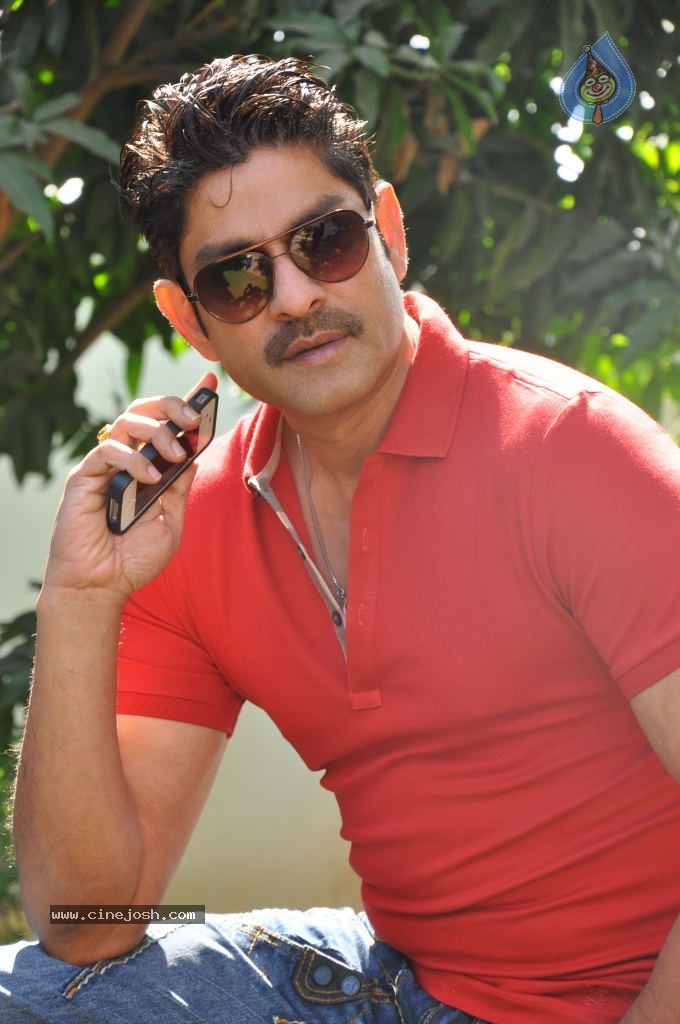 Jagapathi Babu New Stills - 27 / 59 photos