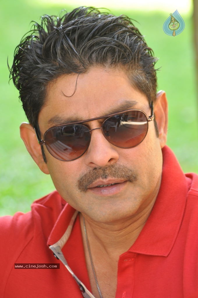 Jagapathi Babu New Stills - 31 / 59 photos