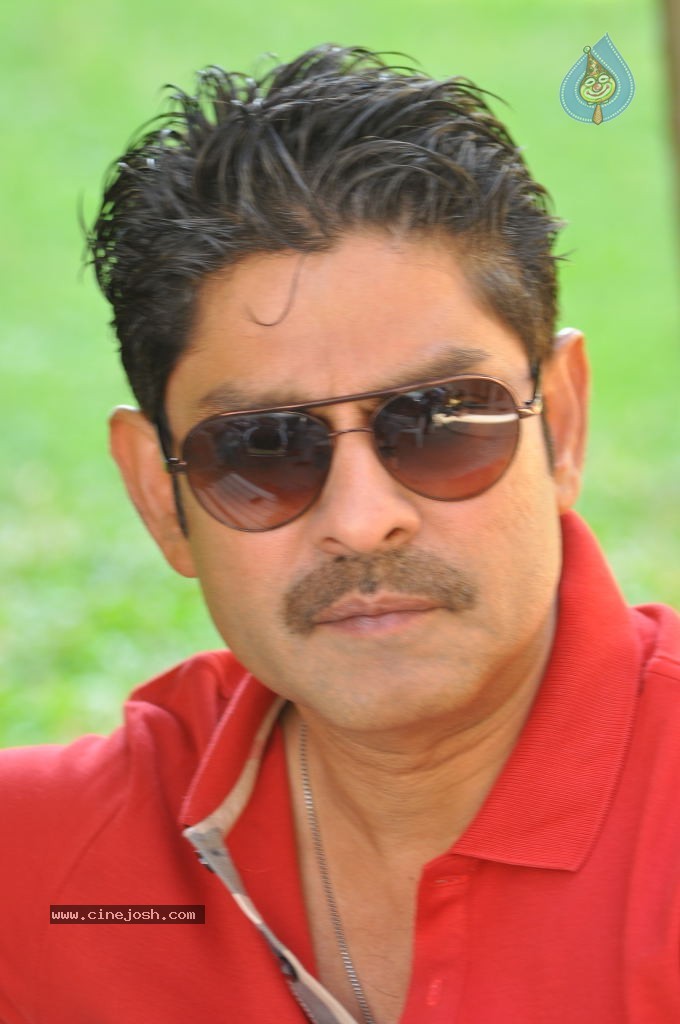 Jagapathi Babu New Stills - 37 / 59 photos