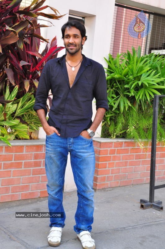 Manchu Vishnu Stills - 11 / 29 photos