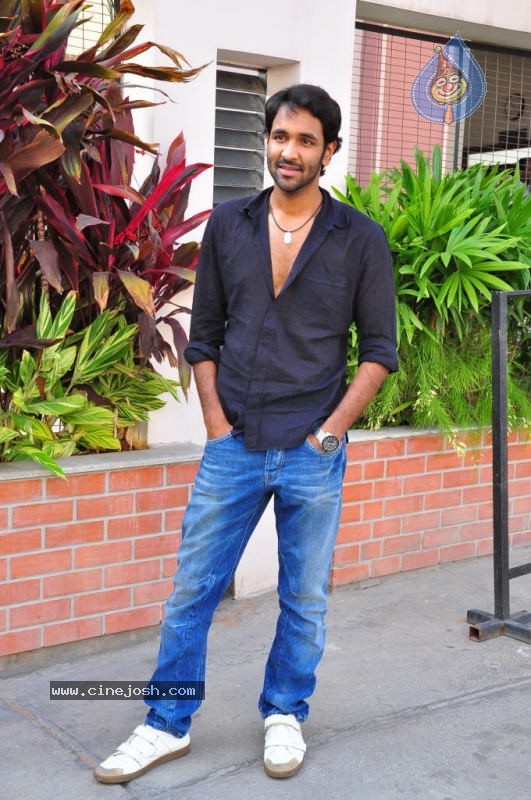 Manchu Vishnu Stills - 19 / 29 photos