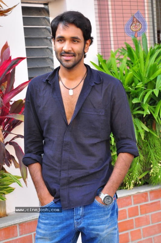 Manchu Vishnu Stills - 21 / 29 photos