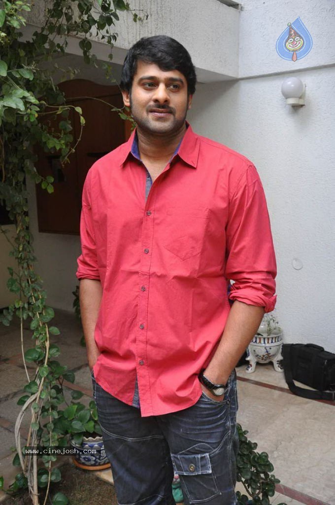 Prabhas Stills - 24 / 75 photos