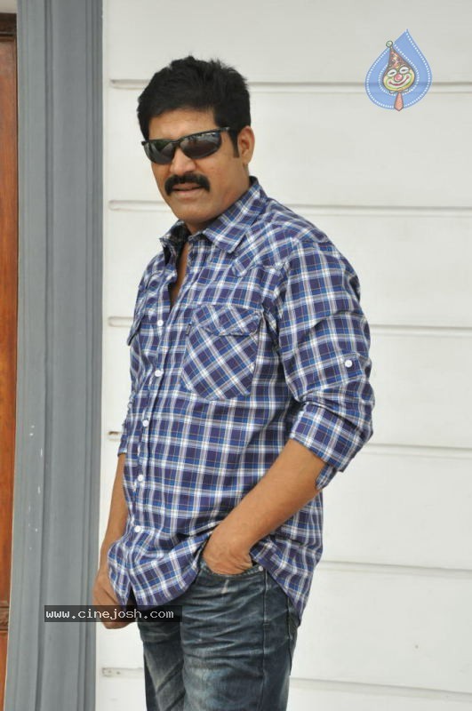 Srihari New Stills - 17 / 28 photos