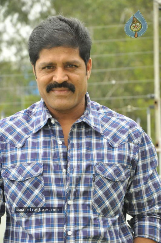 Srihari New Stills - 21 / 28 photos