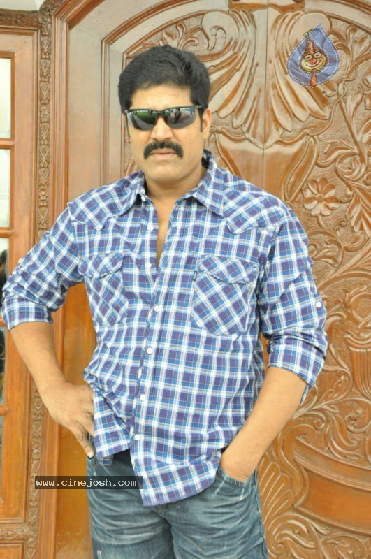 Srihari New Stills - 23 / 28 photos