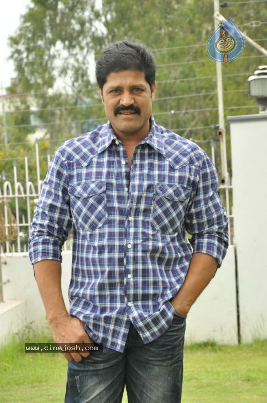 Srihari New Stills - 25 / 28 photos