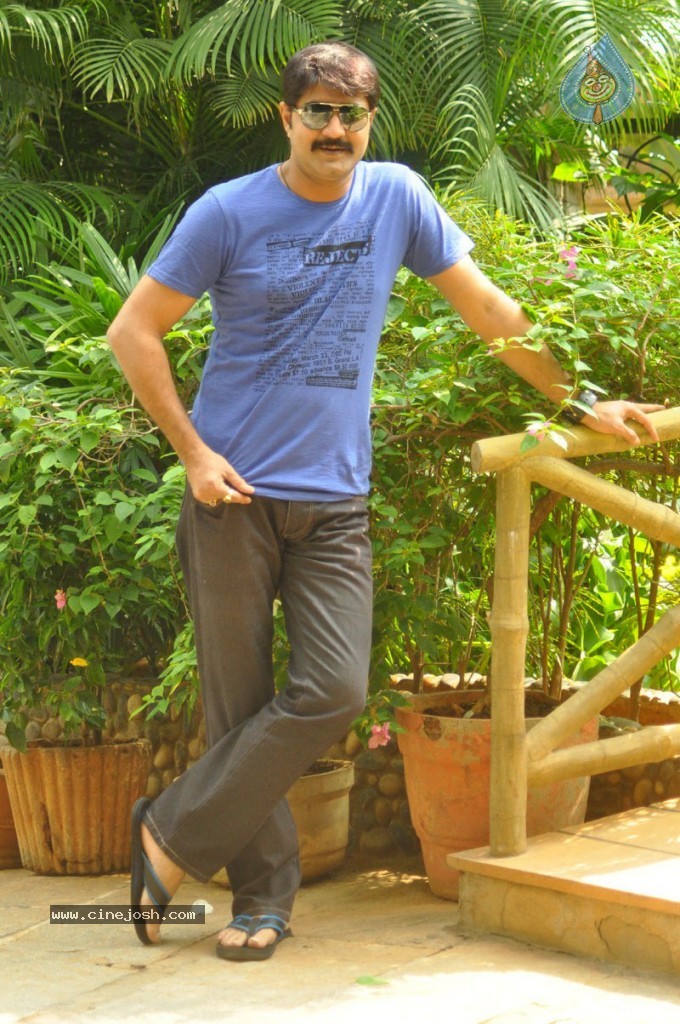 Srikanth New Stills - 33 / 51 photos