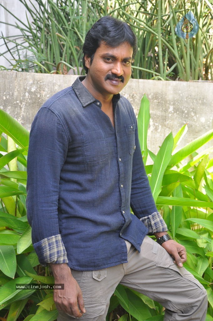 Sunil Stills - 32 / 49 photos