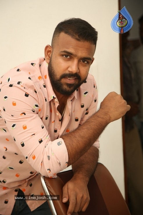 Tharun Bhascker Photos - 3 / 21 photos