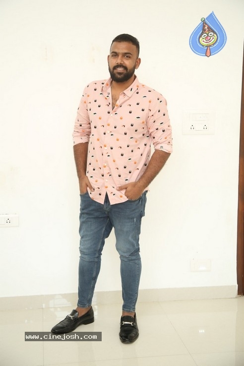 Tharun Bhascker Photos - 12 / 21 photos