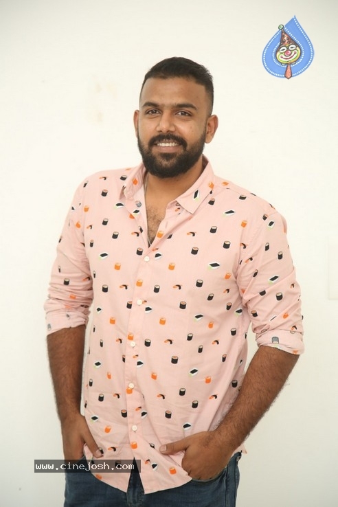 Tharun Bhascker Photos - 19 / 21 photos