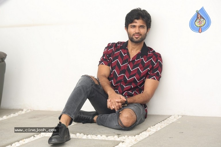 Vijay Devarakonda Stills - 8 / 21 photos