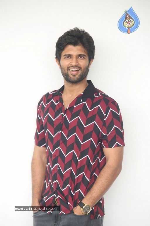 Vijay Devarakonda Stills - 18 / 21 photos