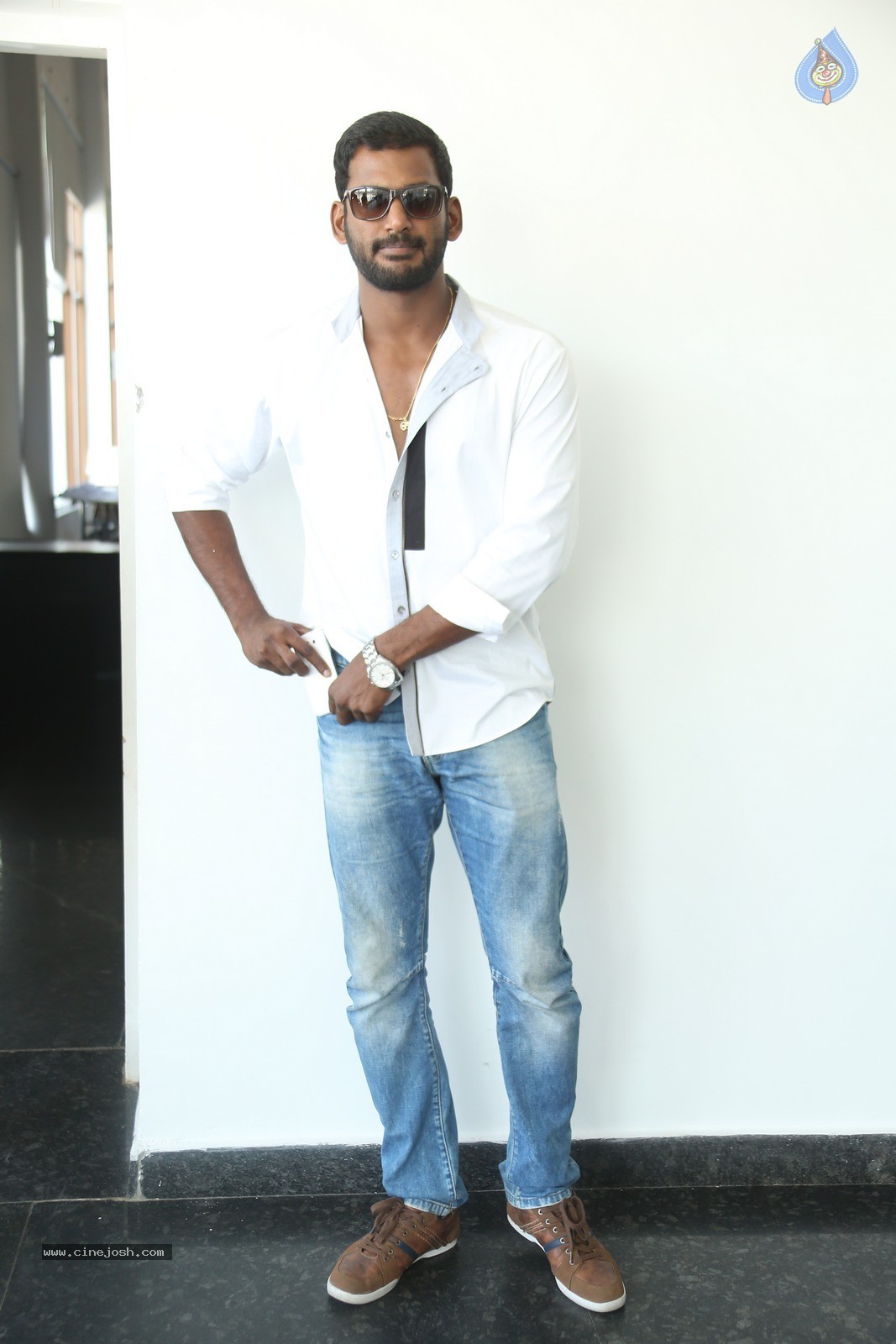 Vishal New Photos - 4 / 26 photos