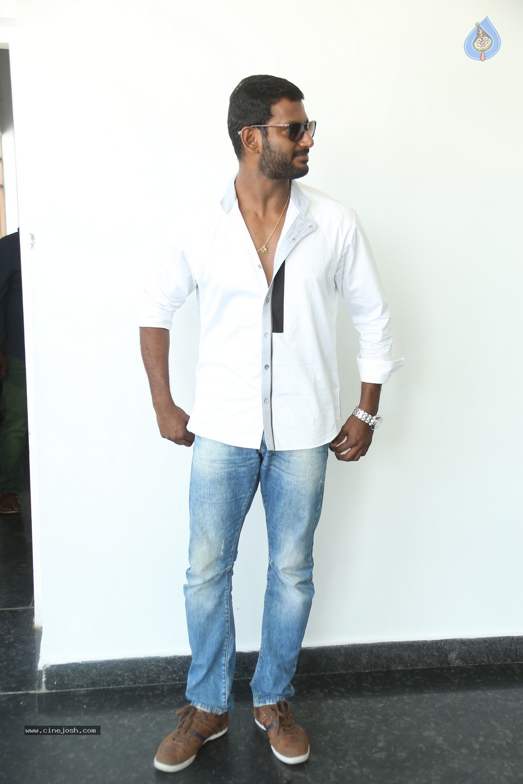 Vishal New Photos - 19 / 26 photos