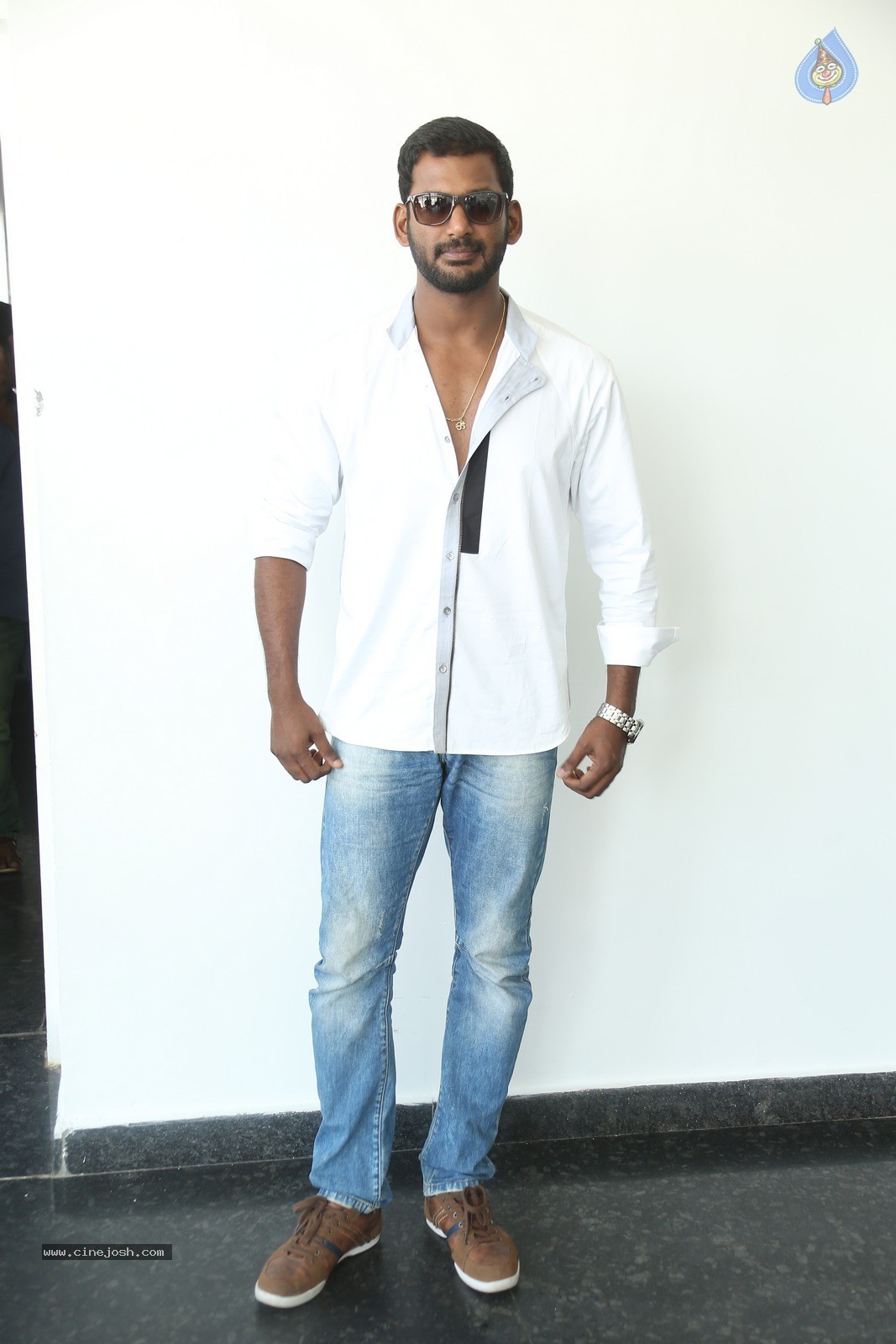 Vishal New Photos - 24 / 26 photos